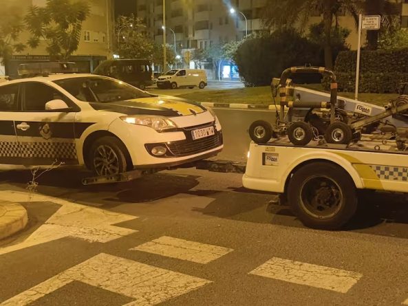 Dos coches de la Policía Local de Alicante multados por circular sin seguro