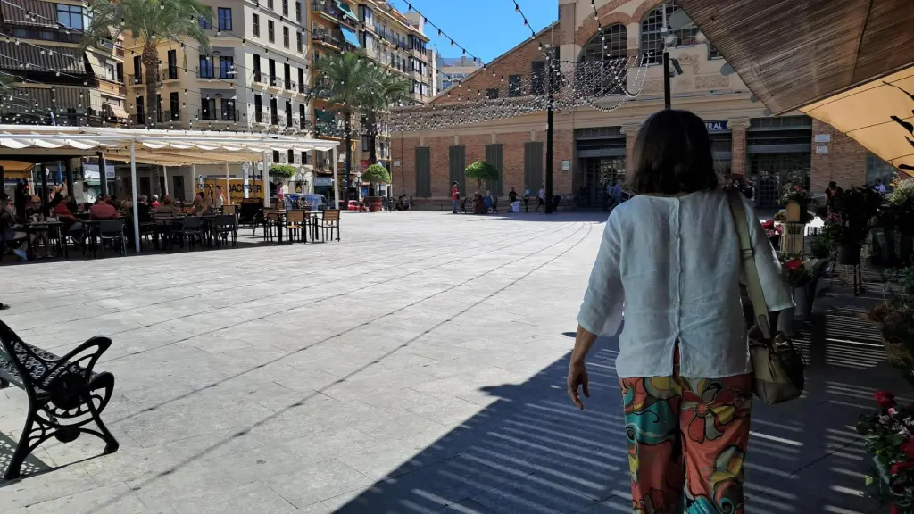 Descubre la Plaza 25 de Mayo: El Lugar Ideal para Tapear en Alicante