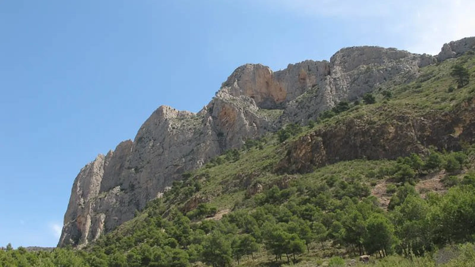 Muere un hombre de 71 años tras una caída de 100 metros mientras hacía senderismo en Cabeçó d'Or (Alicante)