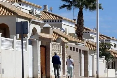 Increíble caso en Alicante: okupan una vivienda y contratan la alarma usando el nombre de un enfermo terminal