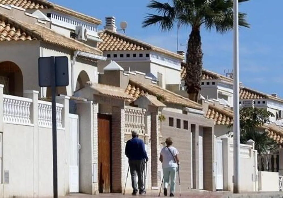 Increíble caso en Alicante: okupan una vivienda y contratan la alarma usando el nombre de un enfermo terminal